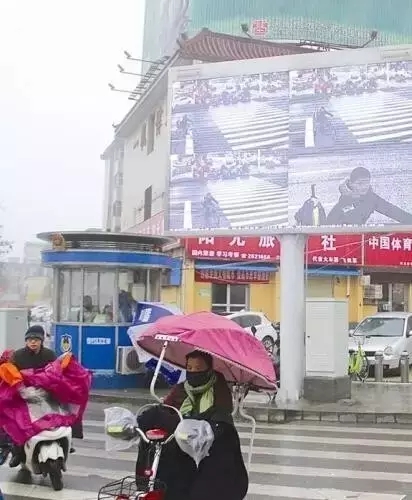 駐馬店人注意！你的不文明行為已出現(xiàn)在市區(qū)路口大屏幕上...