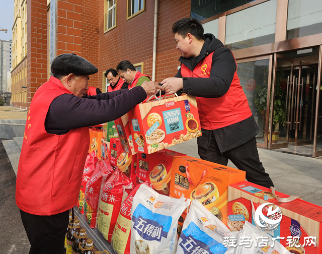 駐馬店市“愛心接力”好人志愿服務(wù)隊(duì)看望慰問孤寡老人