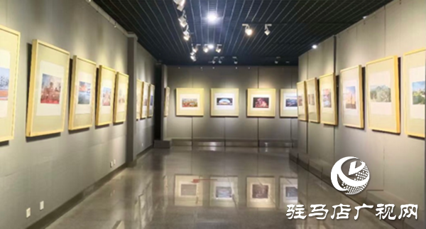 駐馬店市慶新中國(guó)成立75周年美術(shù)書(shū)法攝影展開(kāi)展